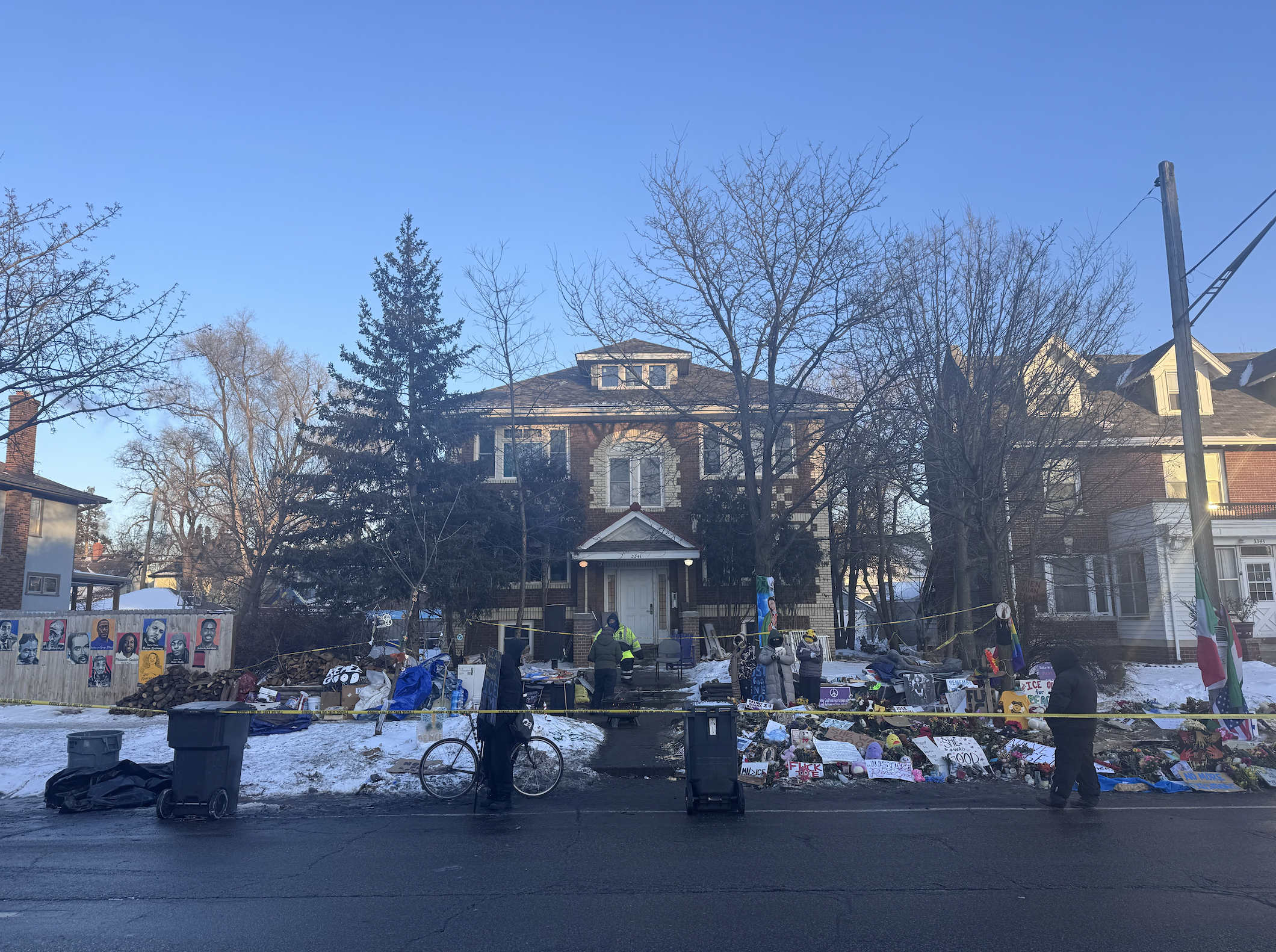 The site Renee died with flowers and people gathered.