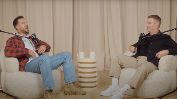 2 Men, 1 Haircut